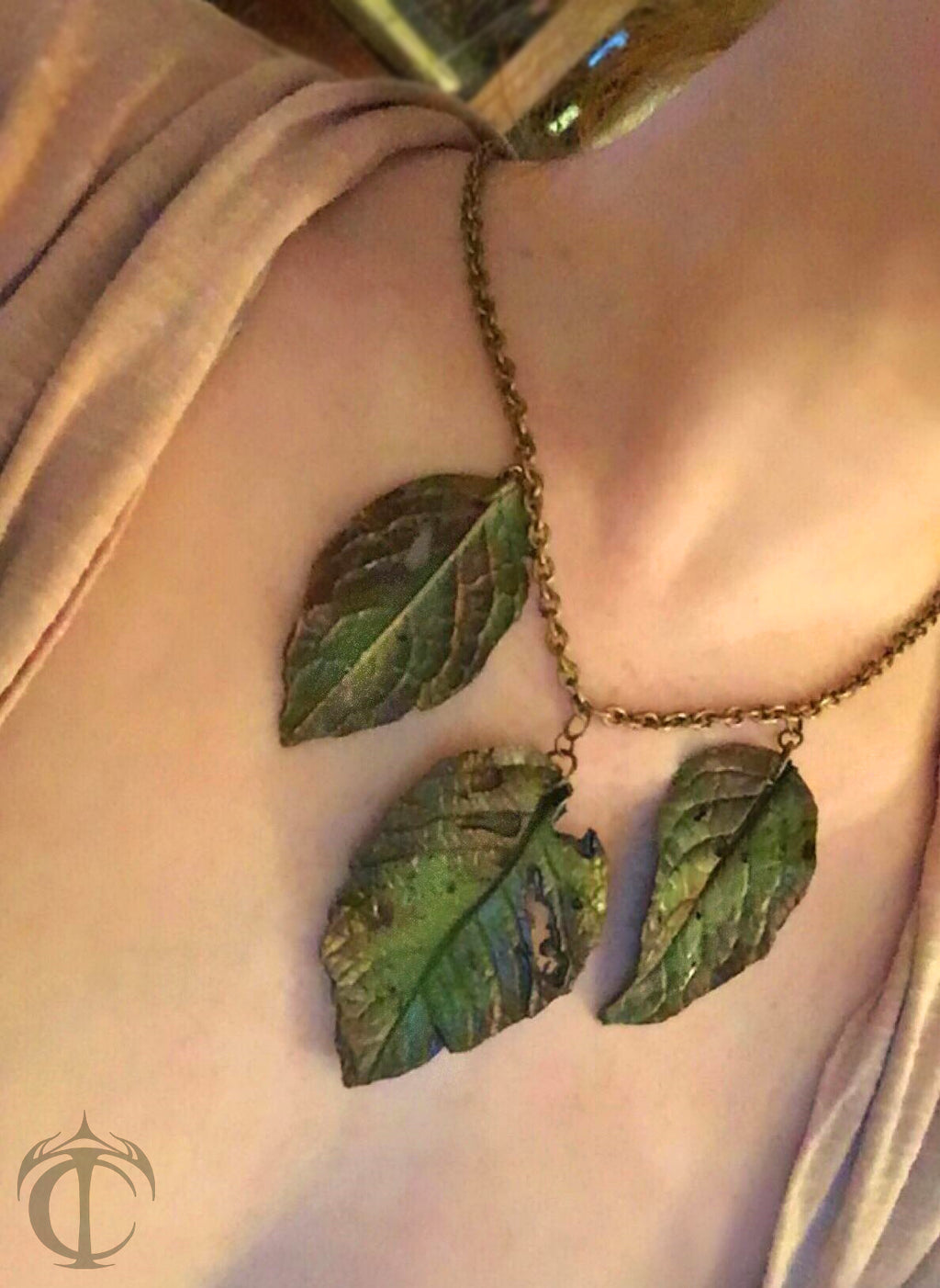 Whirling Leaves Necklace (3 leaves)